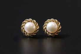 Lovely Wedding Accessories to Make Everyone Shine